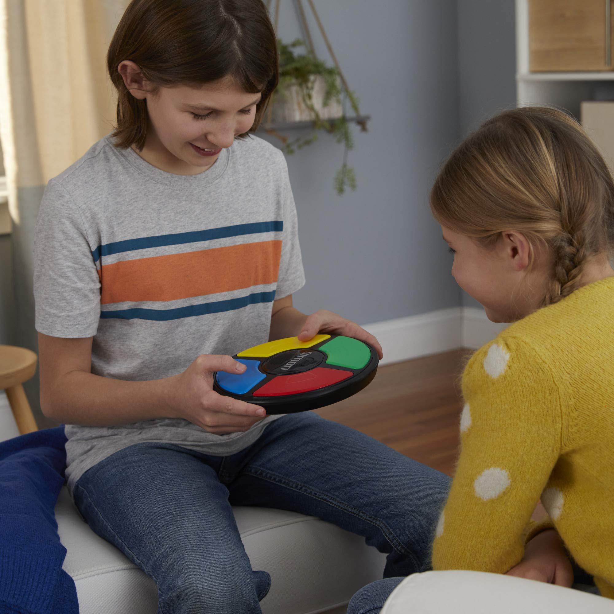 Hasbro Simon Game; Electronic Memory Game for Kids Ages 8 and Up; Handheld Game with Lights and Sounds; Classic Simon Gameplay (E93835L0)