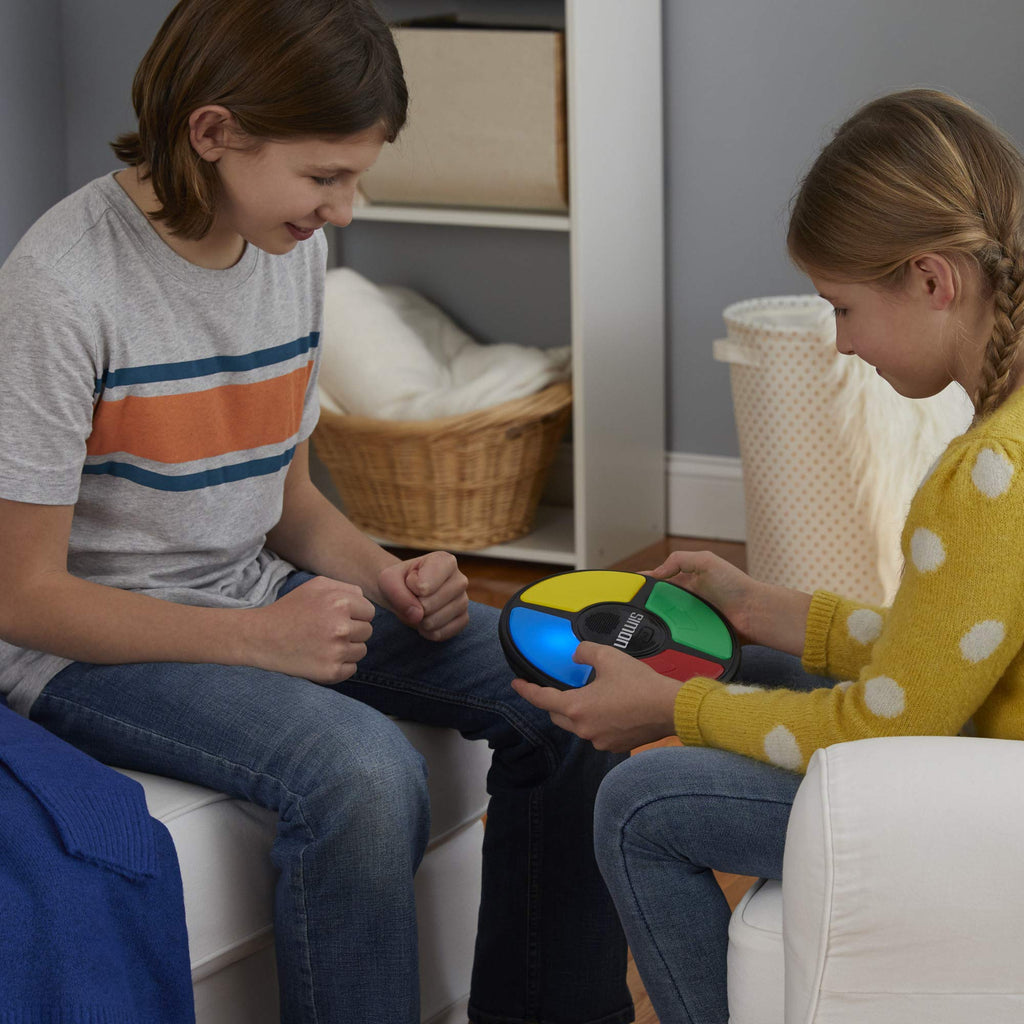 Hasbro Simon Game; Electronic Memory Game for Kids Ages 8 and Up; Handheld Game with Lights and Sounds; Classic Simon Gameplay (E93835L0)