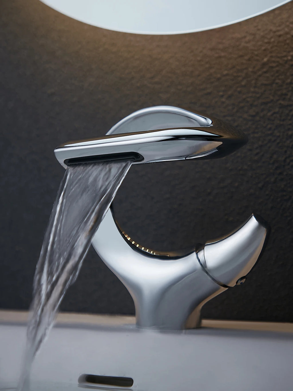 New Design Basin Faucet Brass Bathroom Basin Waterfall Hot and Cold Water Mixer Tap Single Handle Crane Chrome Black Mixer Tap