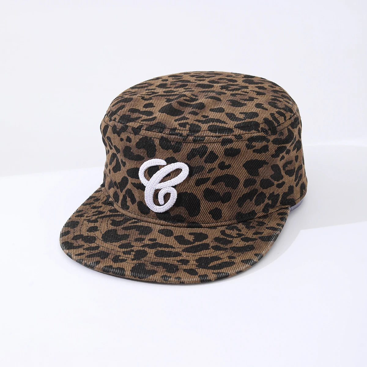 Trendy British Style Retro Large Letter Embroidered Flat-Top Hat, Fashionable and Casual, Versatile and Suitable for All Occasio