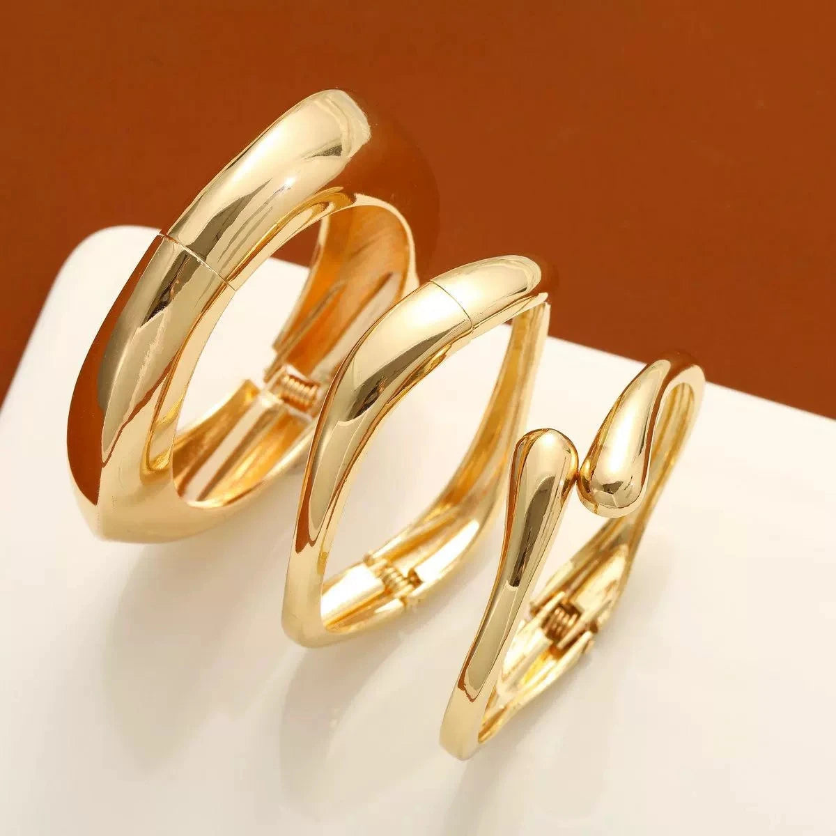 Minimalist Gold Color Chunky Cuff Bangle For Women Fashion Elegant WaterProof Design Open Bracelet Retro Jewelry Accessories