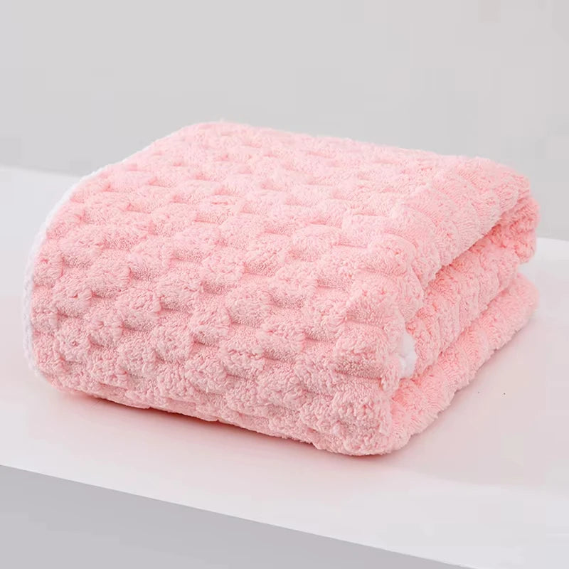 Large Bath Towels, Made of Thick Solid Color Coral Fleece Microfiber, Highly Absorbent, Quick-Drying, Soft, And Comfortable.