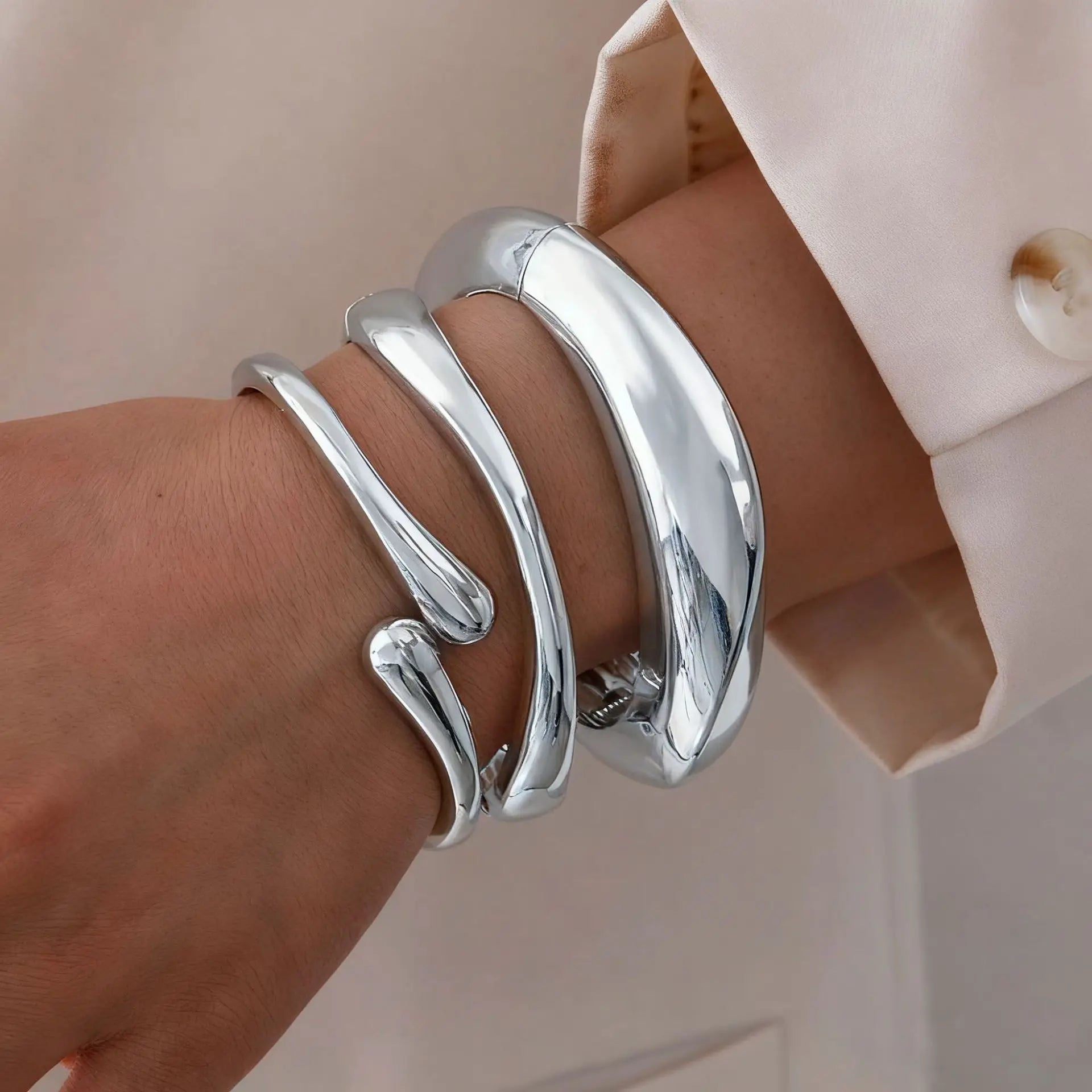 Minimalist Gold Color Chunky Cuff Bangle For Women Fashion Elegant WaterProof Design Open Bracelet Retro Jewelry Accessories