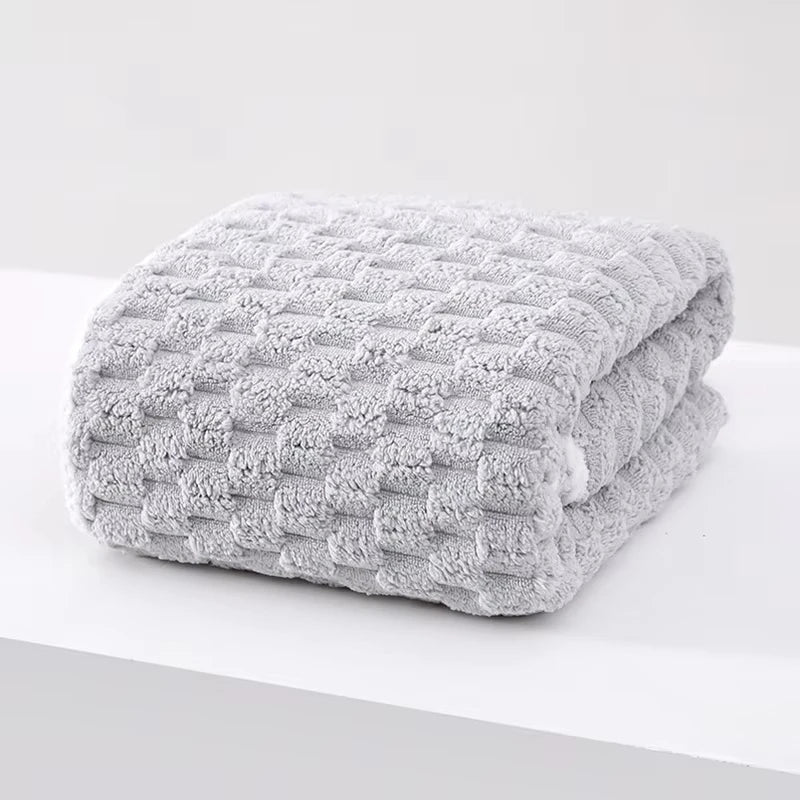 Large Bath Towels, Made of Thick Solid Color Coral Fleece Microfiber, Highly Absorbent, Quick-Drying, Soft, And Comfortable.