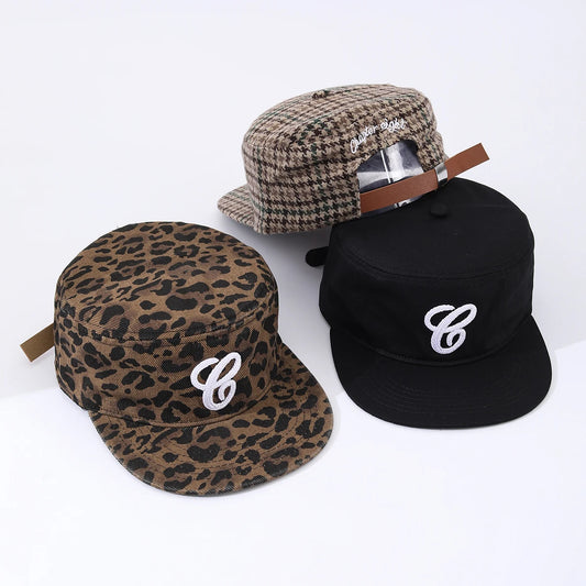 Trendy British Style Retro Large Letter Embroidered Flat-Top Hat, Fashionable and Casual, Versatile and Suitable for All Occasio