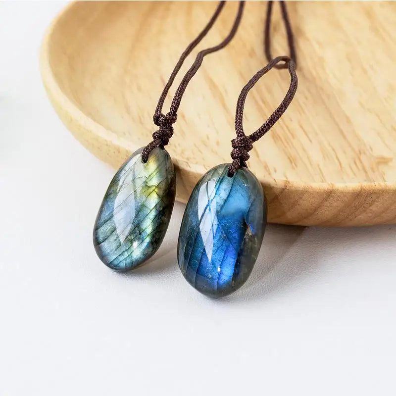 Natural Labradorite Pendant Necklace Healing Polished Moonstone Charm Stress And Anxiety Therapy Palm Stone Crystal Necklace