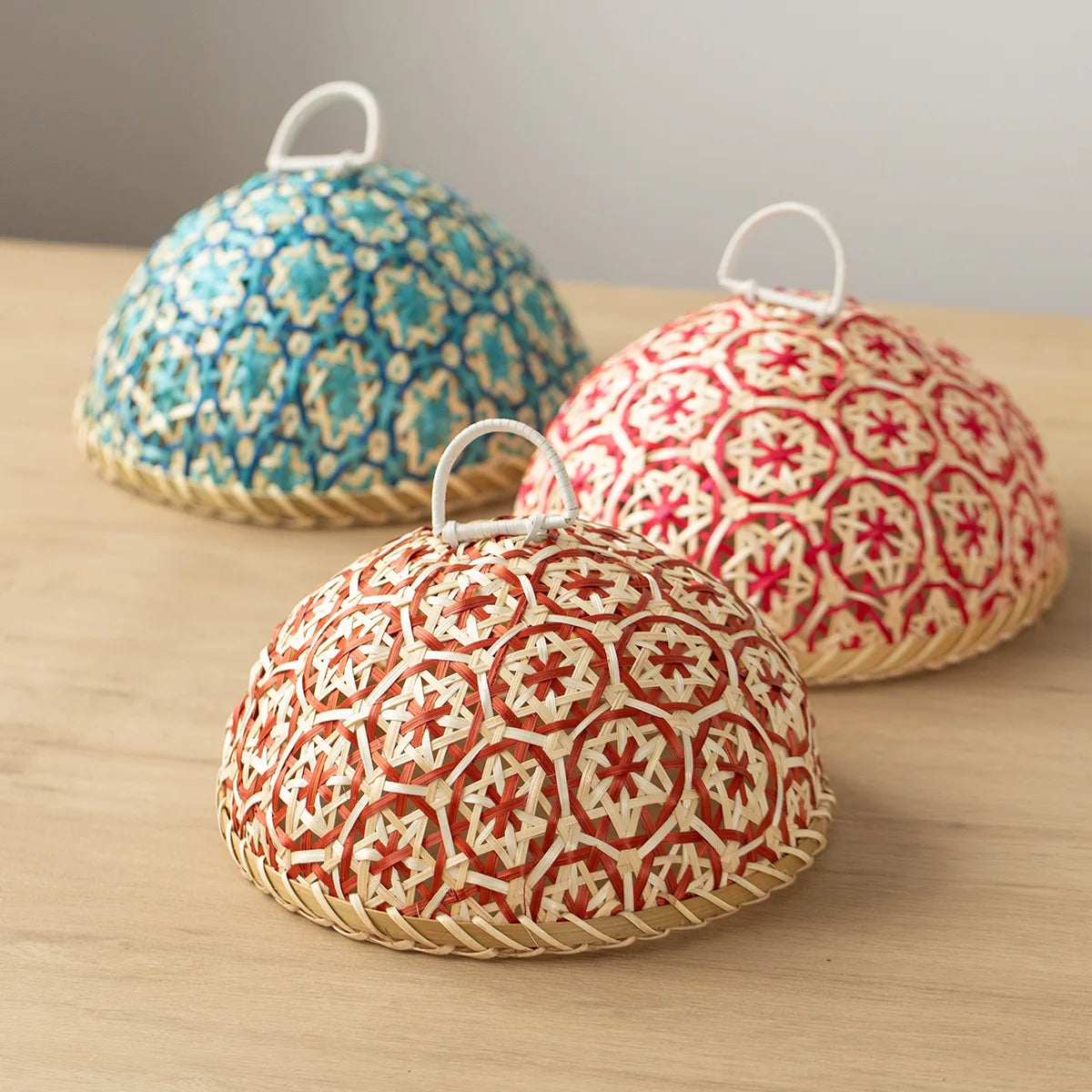 Handmade Rattan Style Round Fruit Basket with Lid Insect Proof Table Cover Multi Functional Storage for Bread Fruit Leftovers