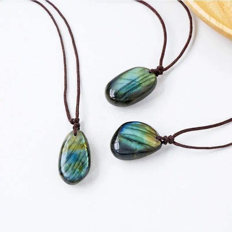 Natural Labradorite Pendant Necklace Healing Polished Moonstone Charm Stress And Anxiety Therapy Palm Stone Crystal Necklace